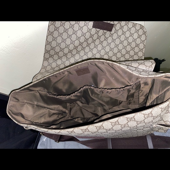 (GUCCI) gg supreme monogram messenger diaper bag.